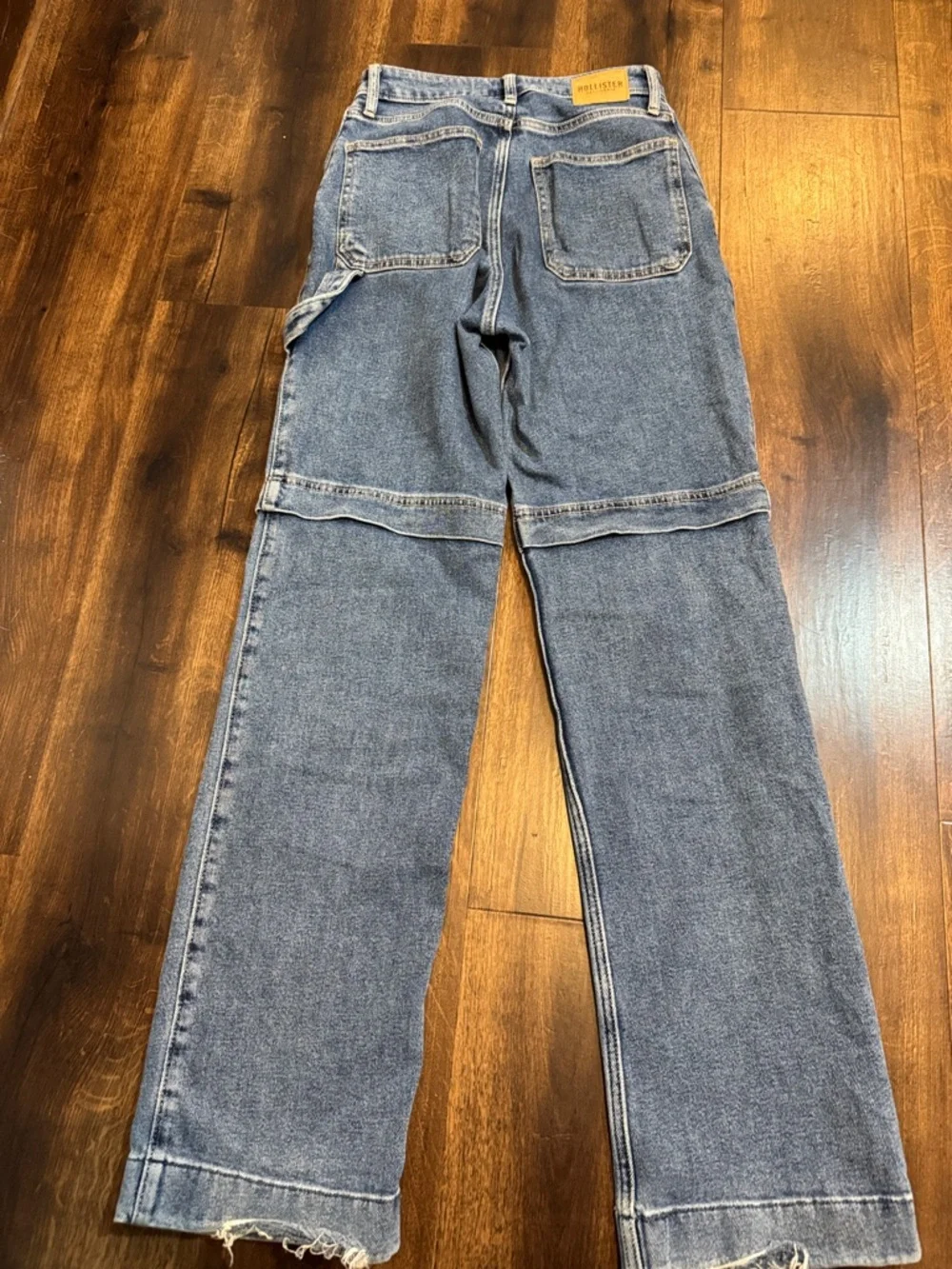 Hollister Ultra High-Rise Wide-Leg Dad Jeans in Medium Blue Wash Size 24X31